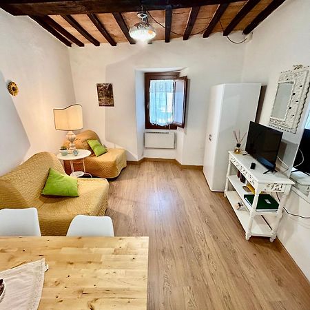 Red House Διαμέρισμα Γκούμπιο Εξωτερικό φωτογραφία