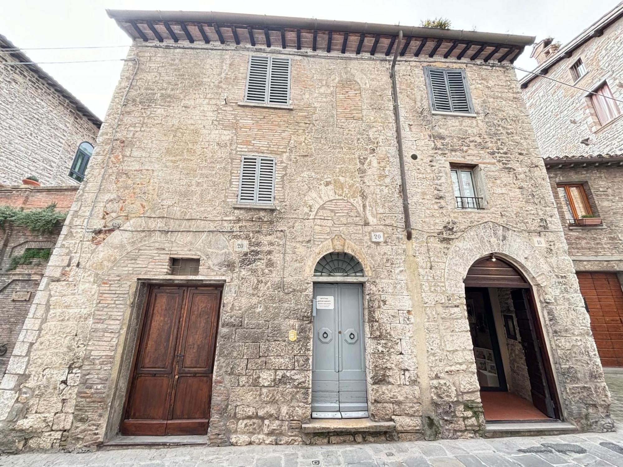 Red House Διαμέρισμα Γκούμπιο Εξωτερικό φωτογραφία